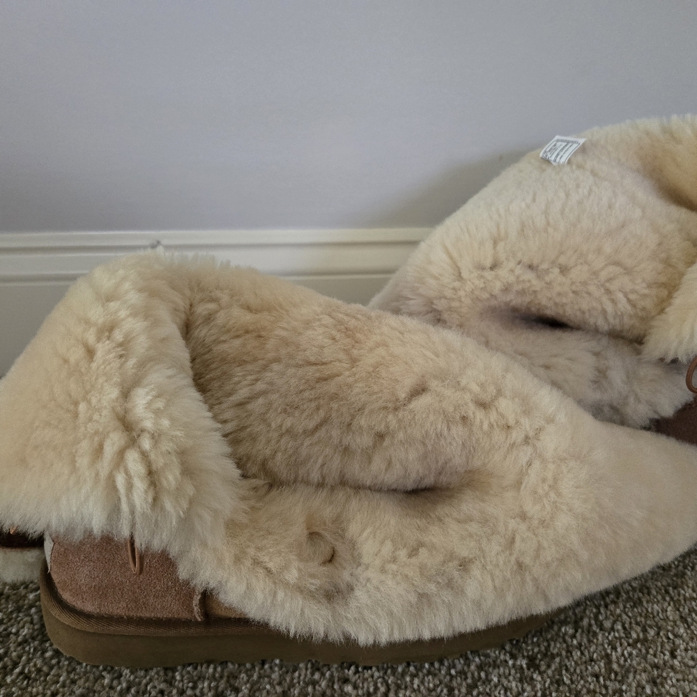 Uggs Women's Tan Suede Boots - Picture 5 of 9